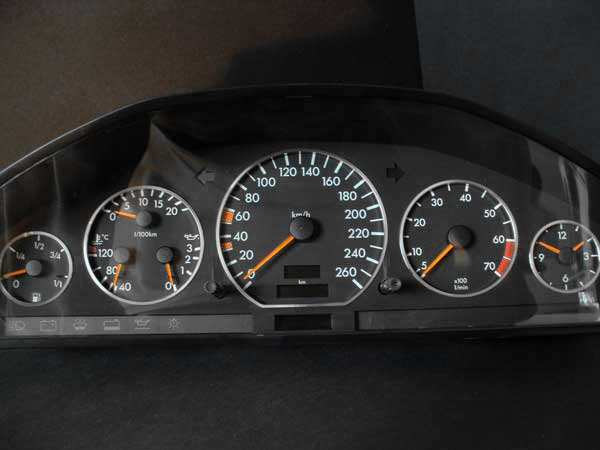 Speedometer rings for the W210 after model care Mercedes W210 Mopf Eclass