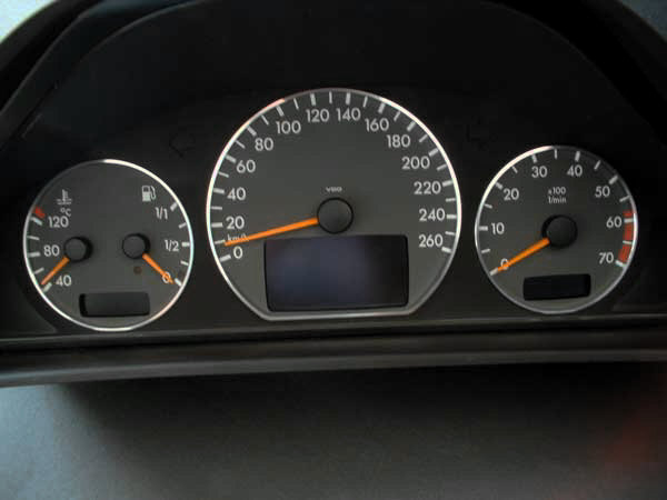 Speedometer rings for the W210 after model care Mercedes W210 Mopf Eclass